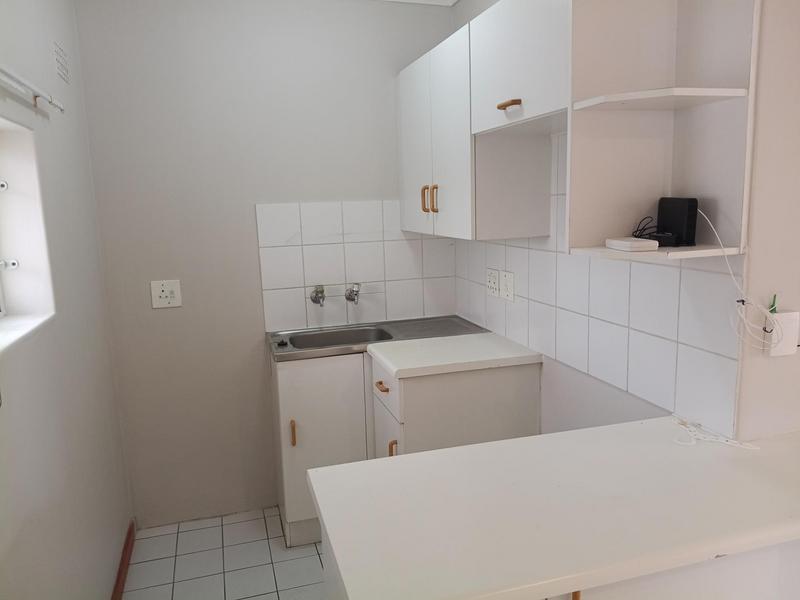 To Let 2 Bedroom Property for Rent in Pinelands Western Cape